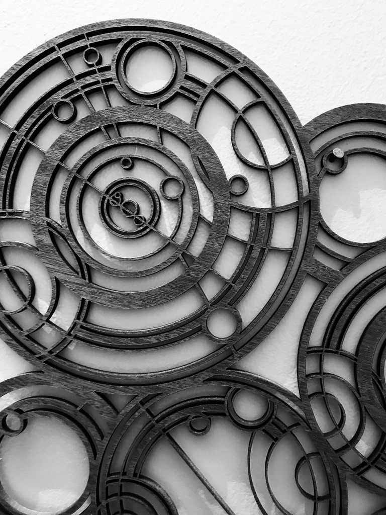Wooden circles of different sizes intertwined in a work of art