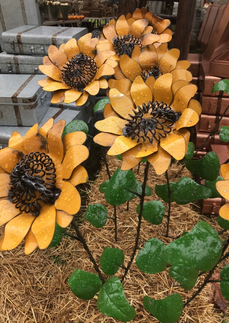 Metal sunflower yard ornaments 